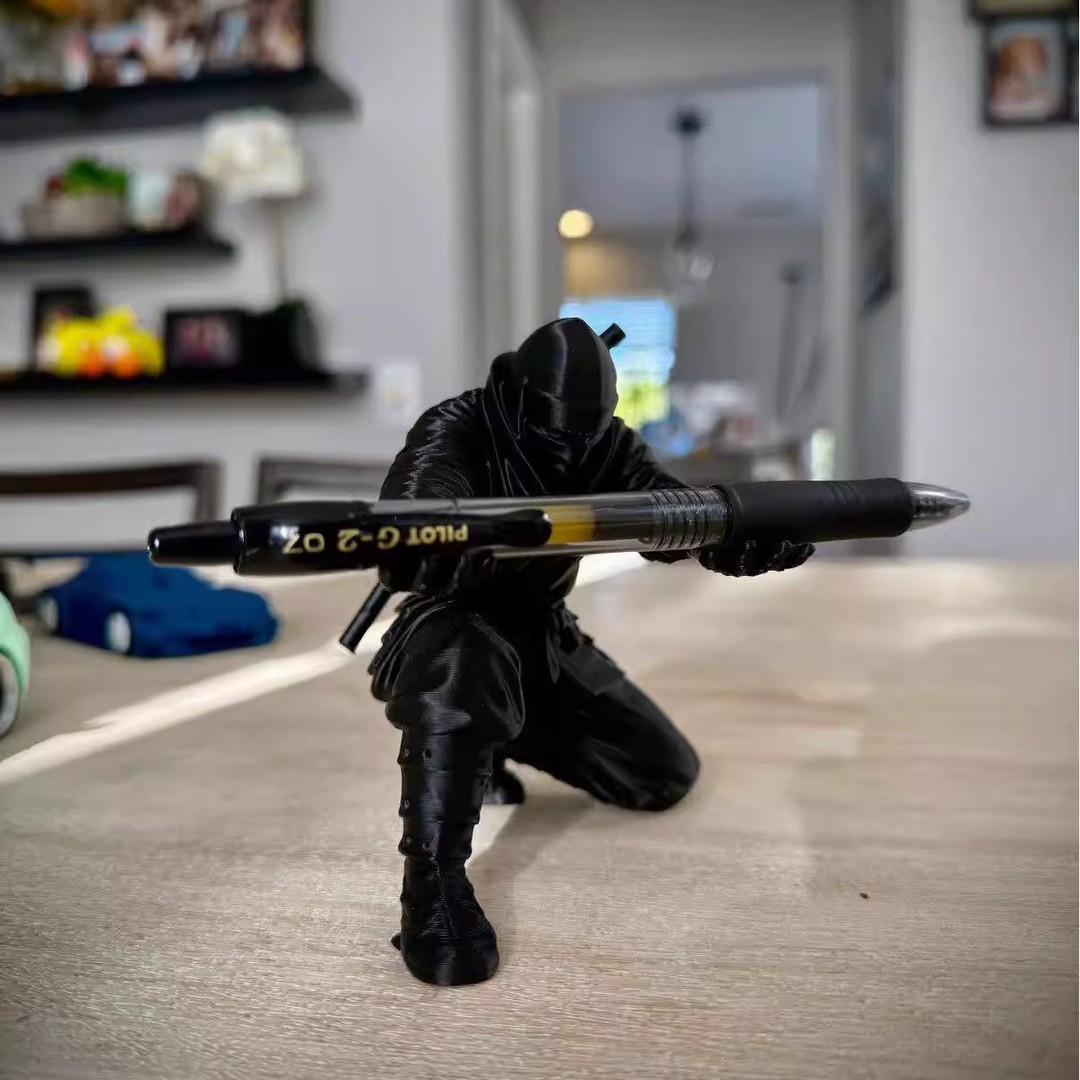 3D Printing Desk - Suporte para caneta ninja impresso em